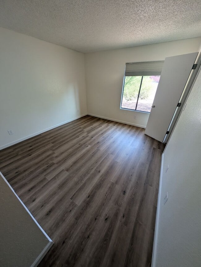 Photo - 1430 N Leawood Pl