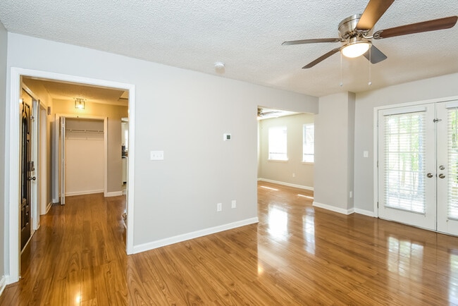 Photo - 607 Caliber Ct