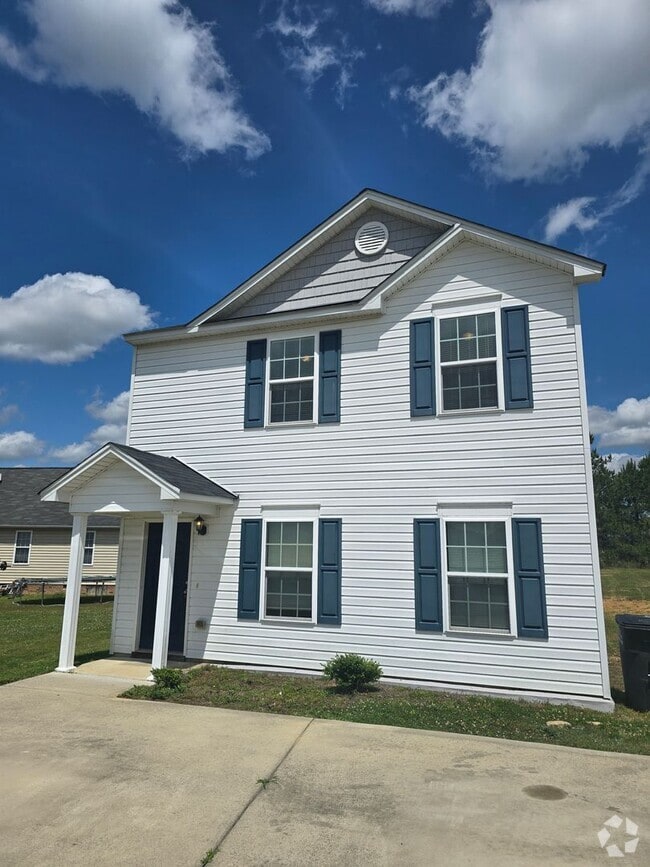 Building Photo - New Listing! Rental