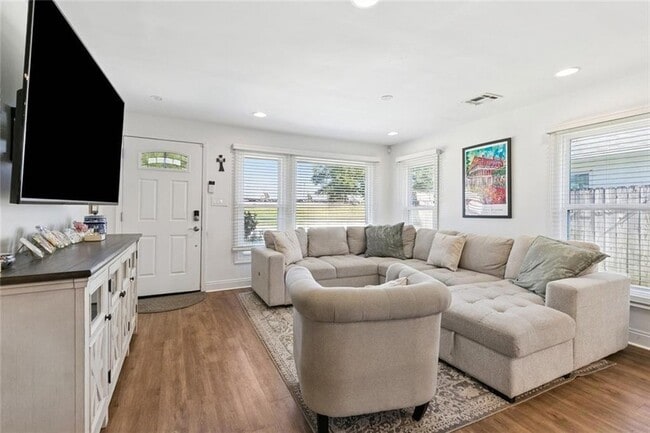 Photo - 940 Florida Blvd