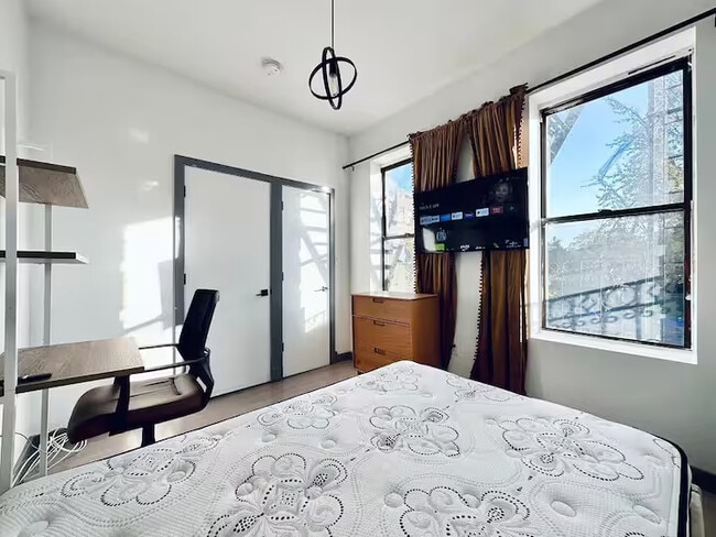 Photo - Furnished room/NOT APARTMENT Unit 2F