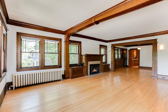 vista desde la sala soleada - 4656 Bryant Ave S Unidad #1