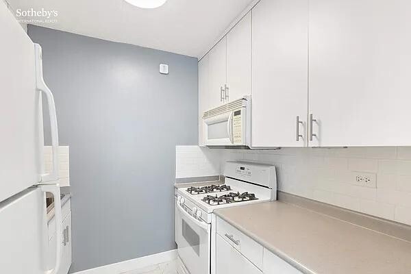 Photo - 280 Rector Pl Unidad 5L