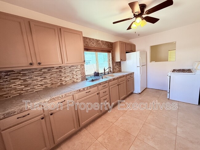 Photo - 2925 N Estrella Ave
