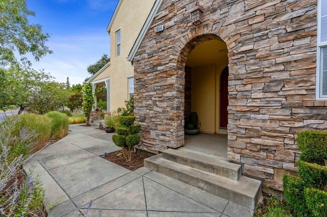 Photo - Spacious 3 Bedroom, 3 Bathroom Home with P...