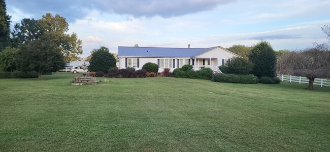 Building Photo - 338 Hicks Farm Rd