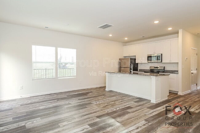 Photo - 108 Blakeslee Ct