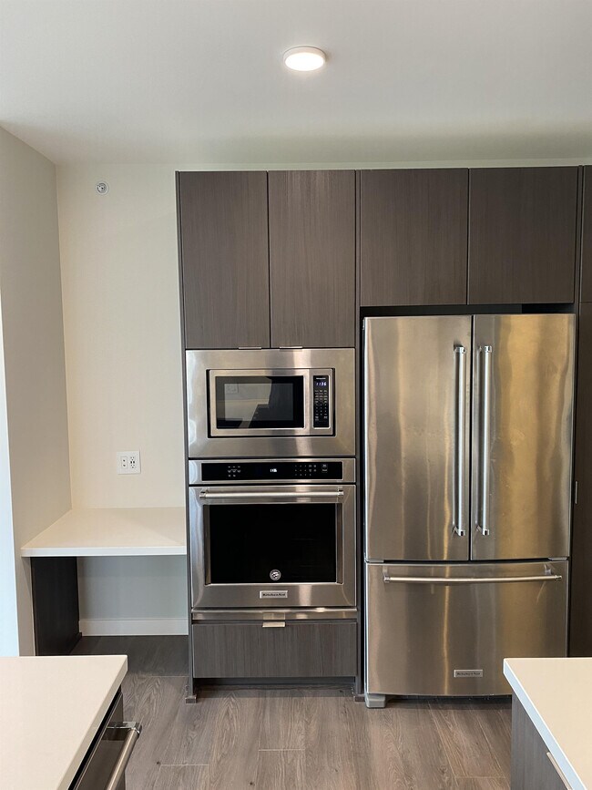 Photo - 530 Whiting Way