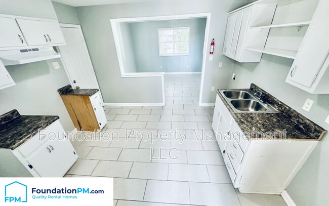 Photo - 3405 Hallbrook St