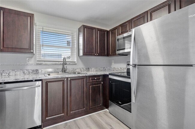Photo - 5820 NW 17th Pl Unit 112
