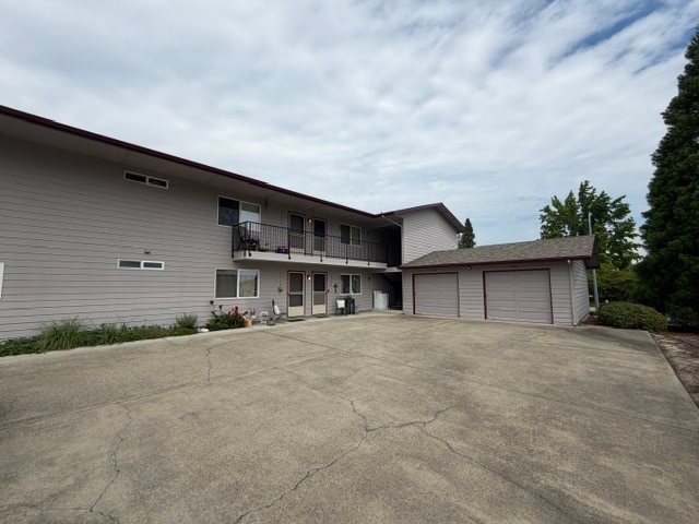 Building Photo - 1736 Medart Ln