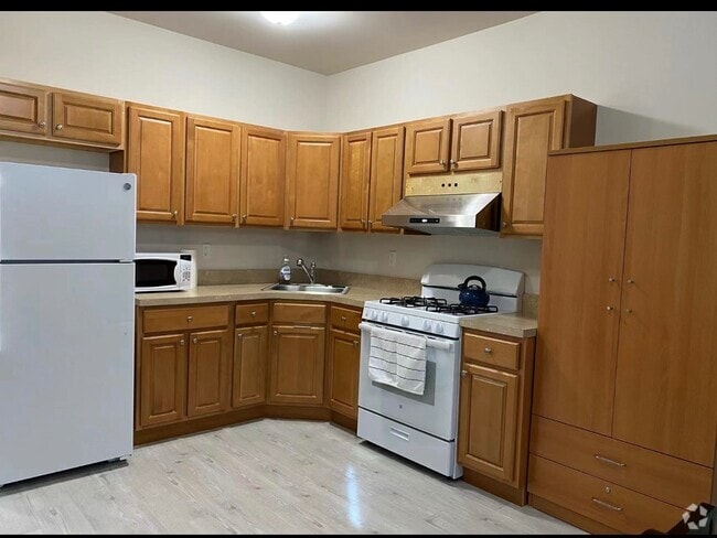 Building Photo - 39 Tenafly Pl Rental