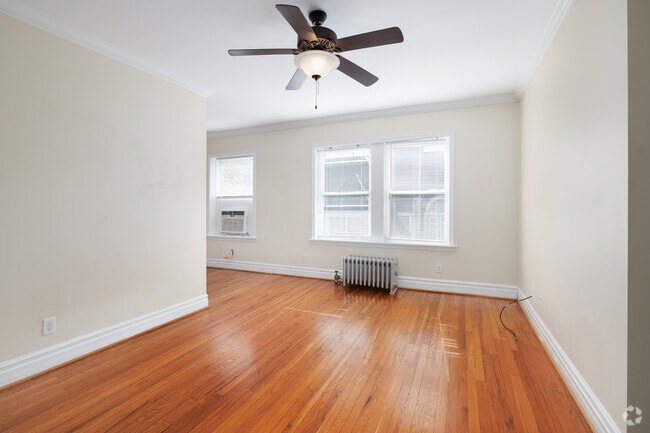 Studio - 420SF - Living Room - 4245 West Pine Ave