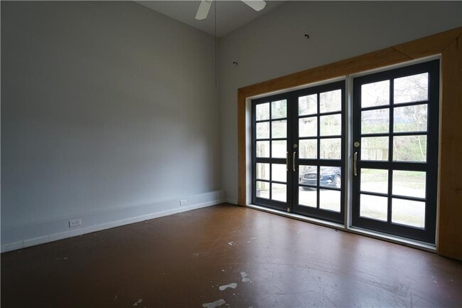 Photo - 528 Rankin St NE