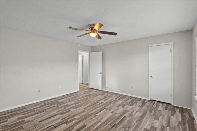 Building Photo - 2729 Main St Unit 8