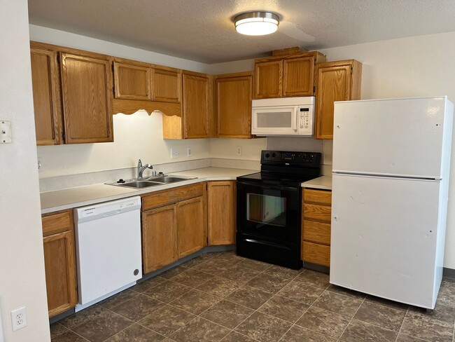 Spacious 3 bed 2.5 Bath Townhome in Cascad... - Spacious 3 bed 2.5 Bath Townhome in Cascad...