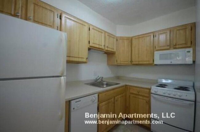 Photo - 71 Parkman St Unidad 2A Rental