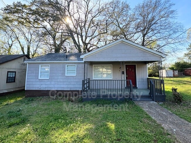 Building Photo - 1252 18th Pl SW