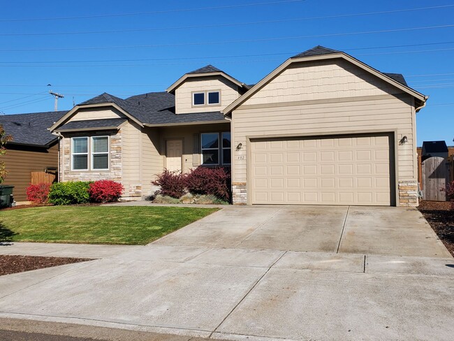 Building Photo - Must See Craftsman Style Home in Desirable West Salem Neighborhood