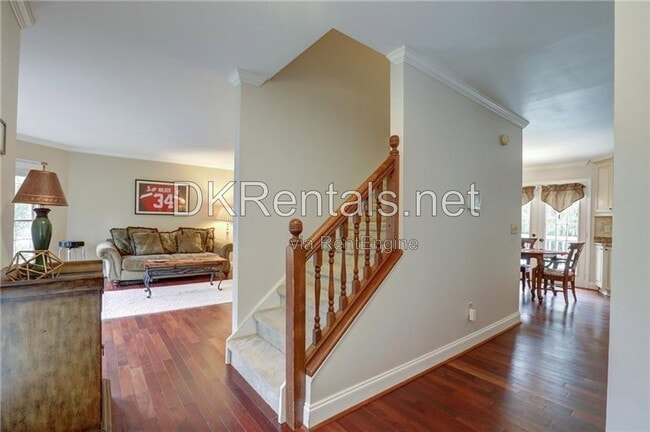 Photo - 4492 Coventry Way NE