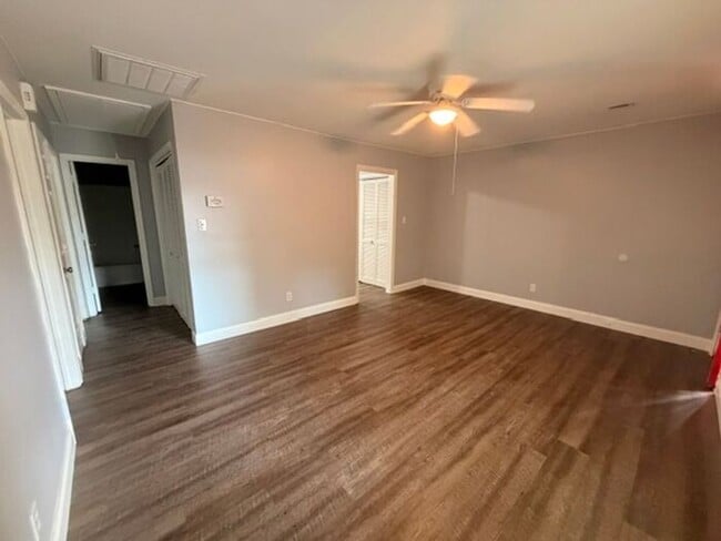 Building Photo - Beautiful 2 bedroom Apartment!