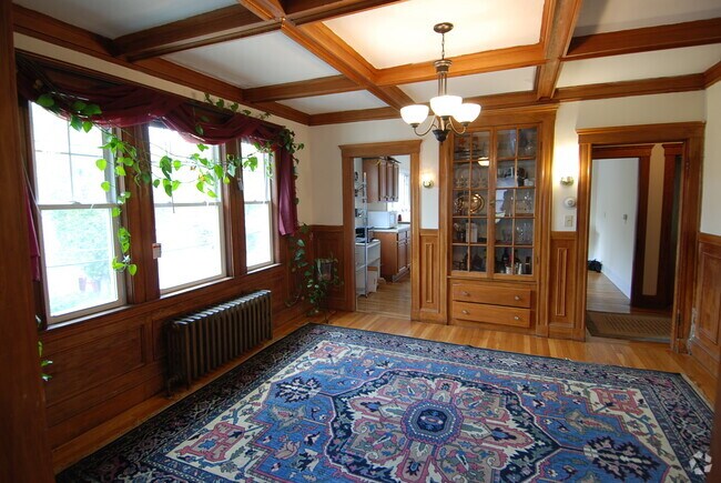 Building Photo - 5051 Washington St Unit Two Rental