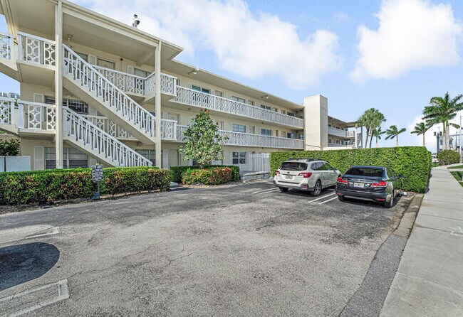 Photo - 3915 S Flagler Dr Unit 310