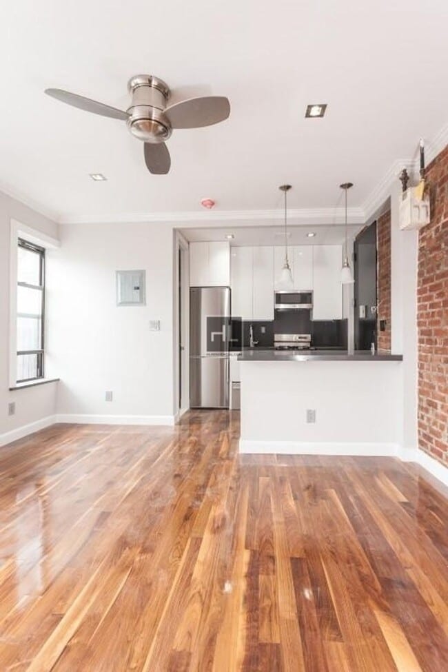 Building Photo - Second Avenue Rental