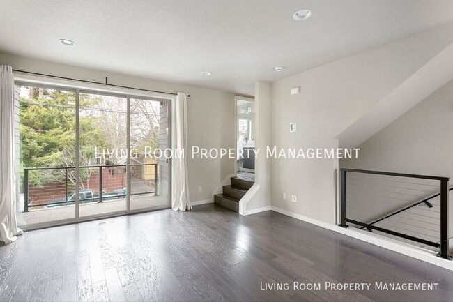 Photo - 736 N Webster St