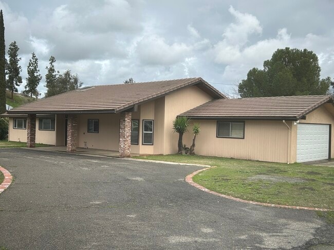 Building Photo - 16280 Cattle Dr Rental