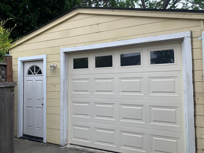 Photo - 415 Laurent St