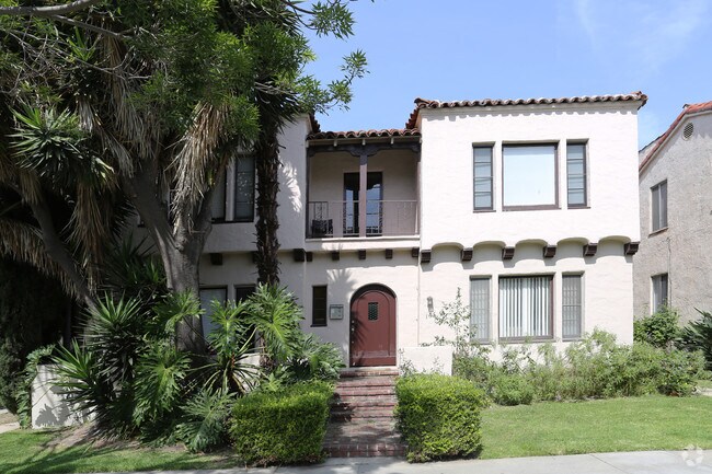 Photo - 137 S Elm Dr