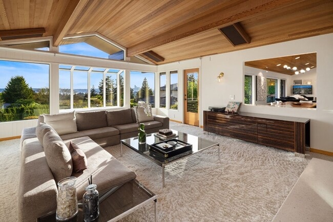Photo - 3Bd/3.5Ba Clyde Hill Home