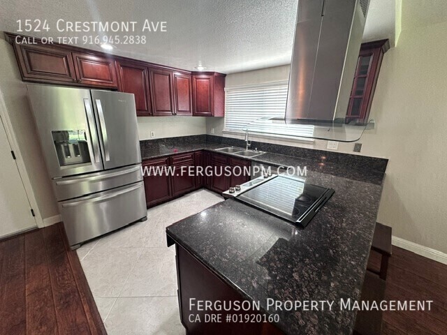 1524 Crestmont Ave