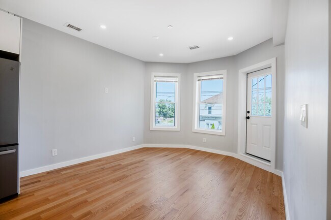 Photo - 27 Linden St Unit 3