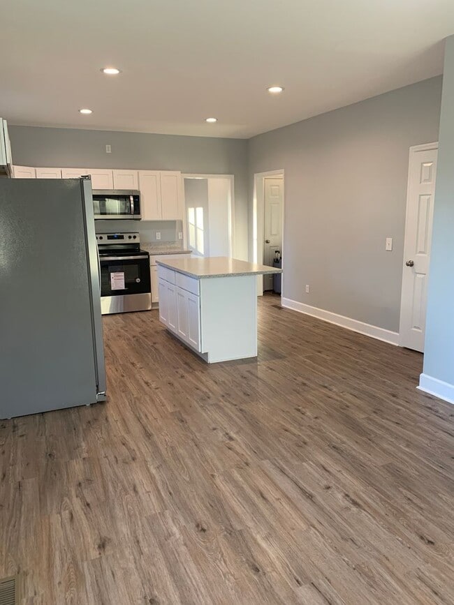 Photo - 3 Bedroom 2.5 Bath with nice open yard!