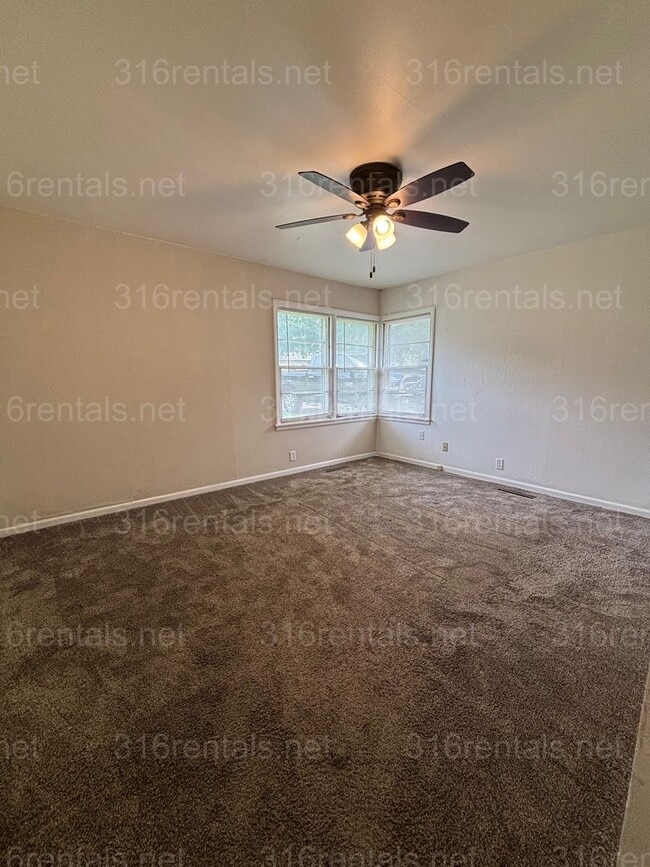 Photo - Three bed one bath available now!
