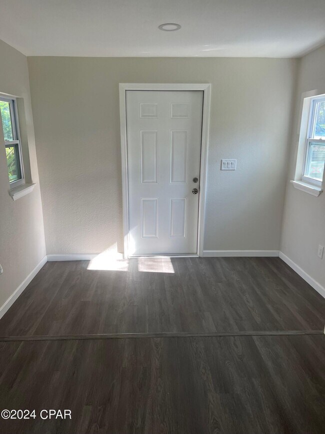 Photo - 1704 Cherry St