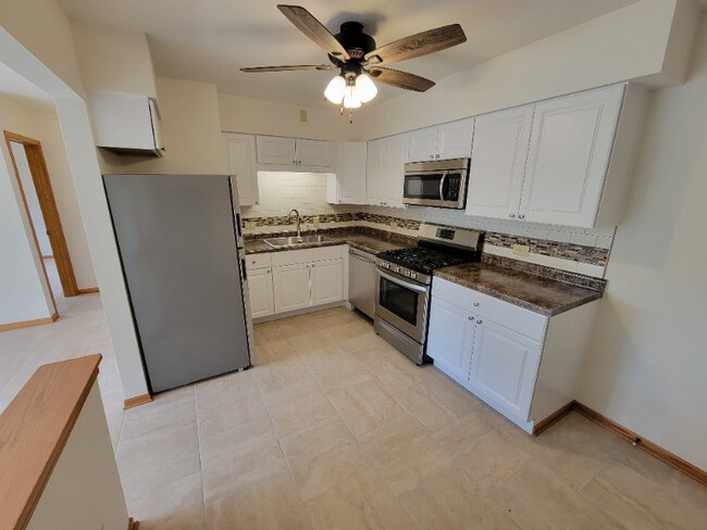 Photo - 1244 Main St