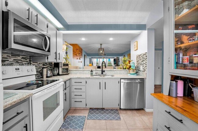 Photo - 6049 Balboa Cir Unit 302