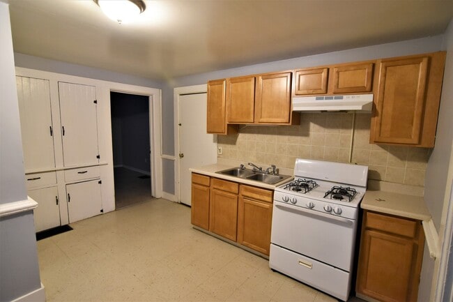 Building Photo - 87 Clinton Ave Unit 1