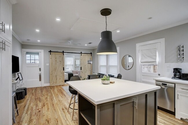 Building Photo - 127 Payne St