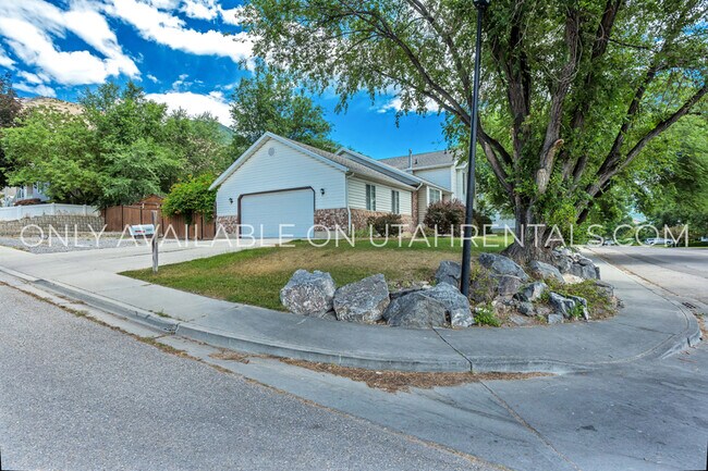 Photo - 1437 E Murdock Dr