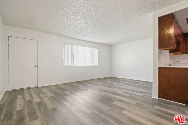 Building Photo - 12100 Birch Ave Unit 3 Rental