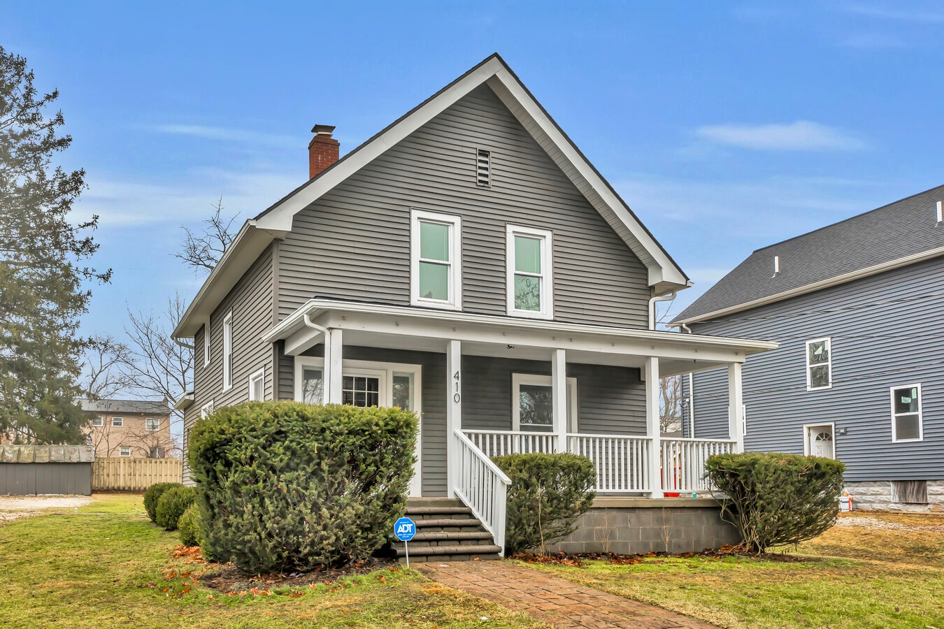 Photo - 410 Bronson St