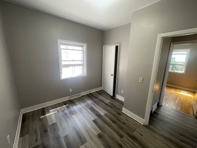 Photo - 505-507-507 W Burleigh St Unit 507 Right Side