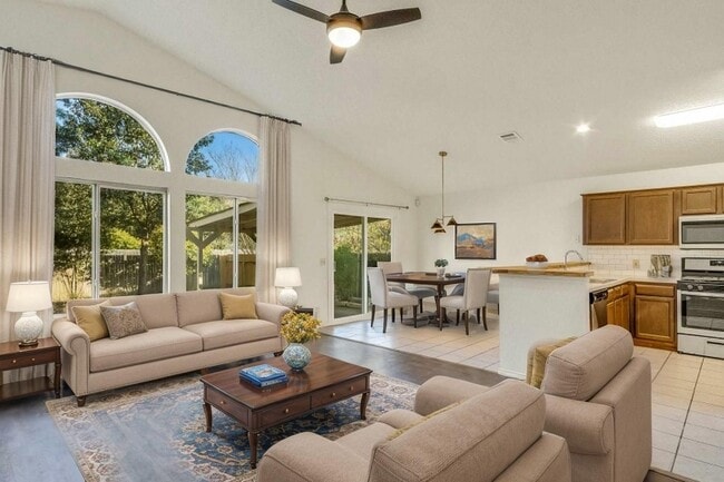 Photo - 17111 Jigsaw Pathway