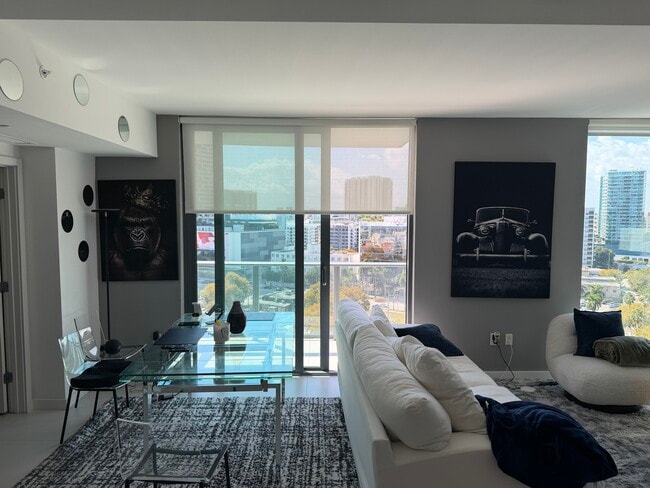 Photo - 501 NE 31st St Unidad 1209