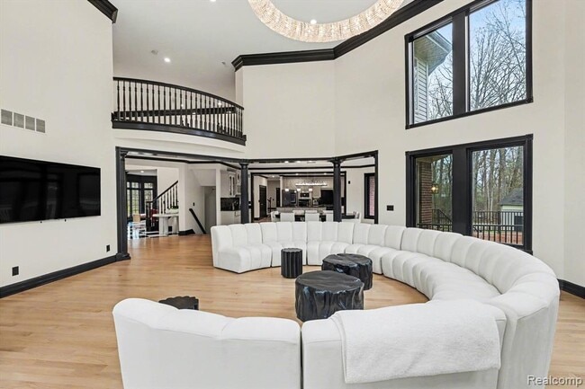 6986 Montgomery Dr