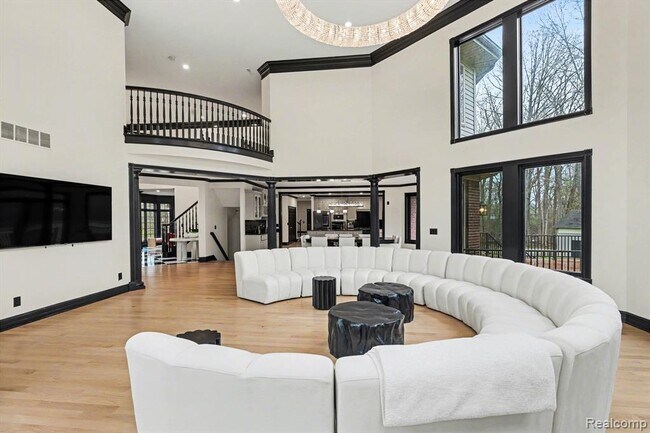 Photo - 6986 Montgomery Dr